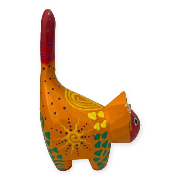 Vintage Handmade Carved Wooden Bali Cat Figurine Hand Painted Rustic Folk Art 6" - Picture 2 of 7
